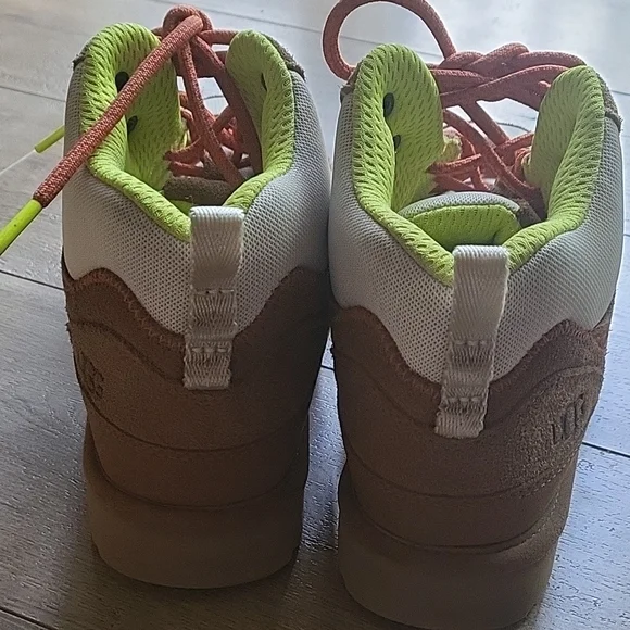 UGG W Highland High Heritage Hiking Boots size 8 - Picture 3 of 8